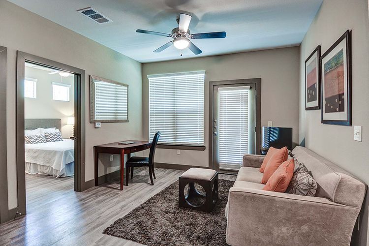 Hollister Oaks Apartments - Dakota Enterprises